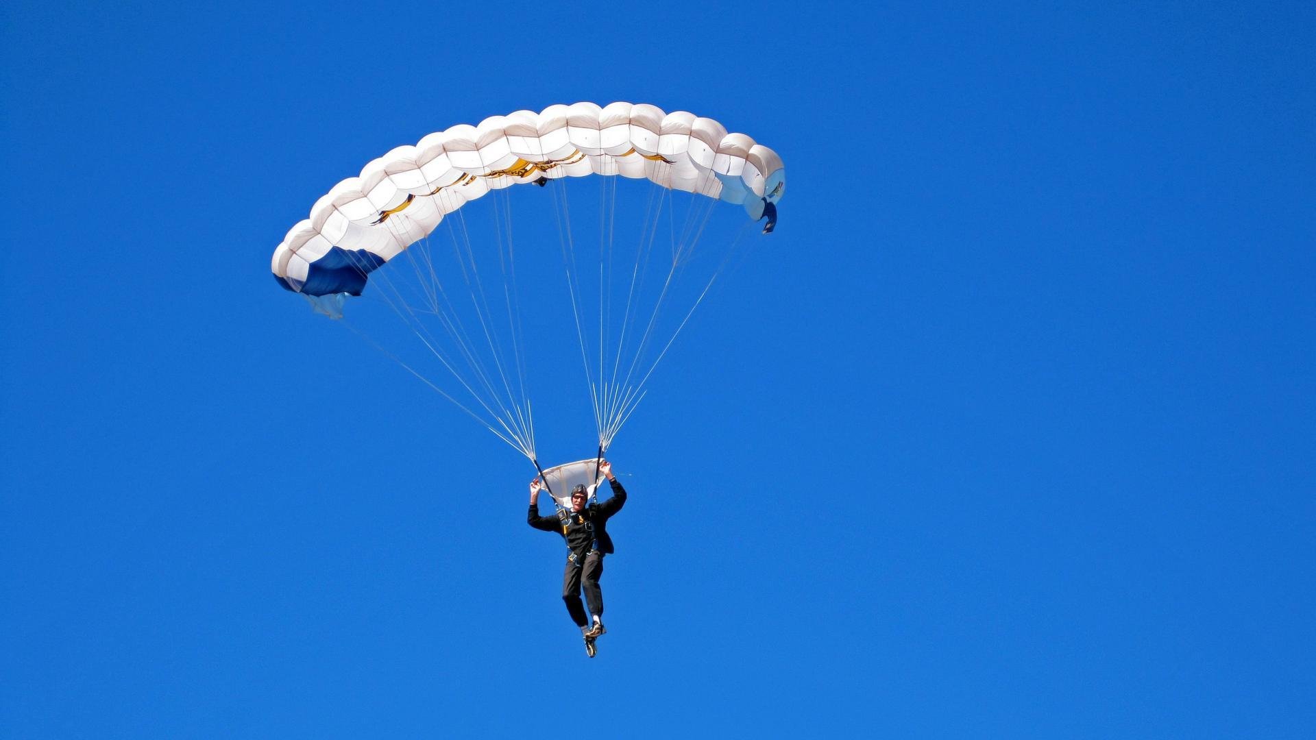 冠军球队巡回公益活动推动社区体育发展——点燃希望的火炬